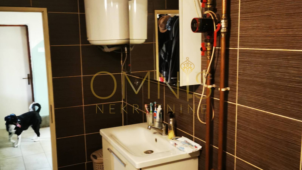 Gorski kotar, Vrbovsko, prodaje se dvojna kuća 250 m2, s okućnicom!