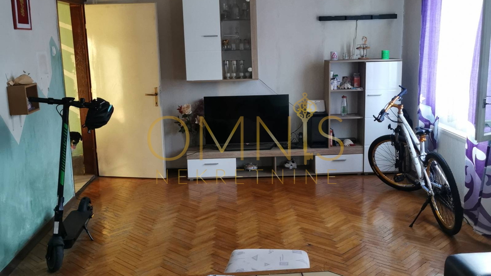 Gorski kotar, Vrbovsko, prodaje se dvojna kuća 250 m2, s okućnicom!