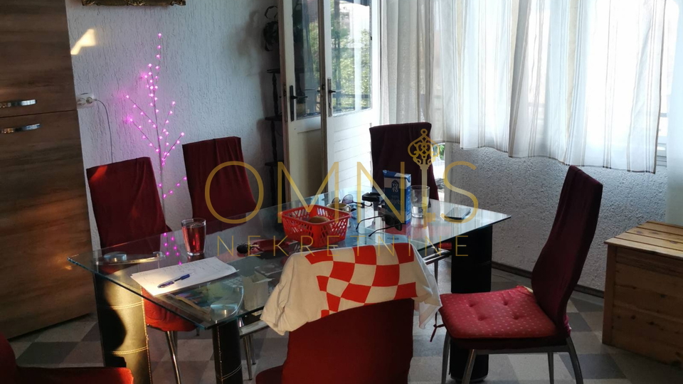 Gorski kotar, Vrbovsko, prodaje se dvojna kuća 250 m2, s okućnicom!