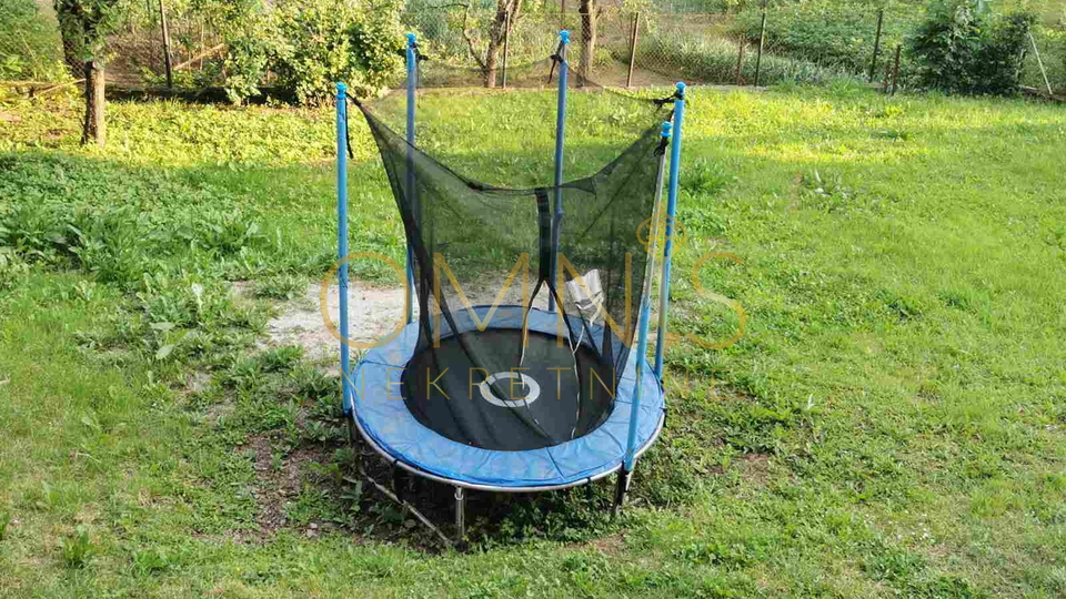 Gorski kotar, Vrbovsko, prodaje se dvojna kuća 250 m2, s okućnicom!