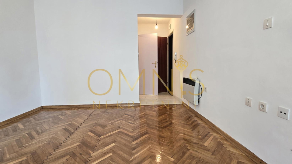 Apartman u Krku s parkirnim mjestom – 300 m od mora