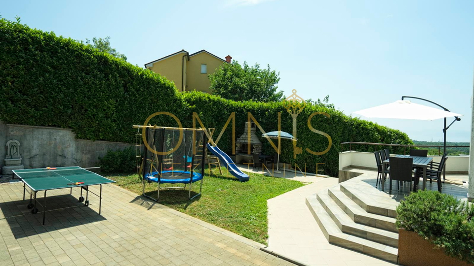 Viškovo, Saršoni - Villa with Pool and Sea View, 2 Garages, Large Yard, Garden, Orchard, for Sale!