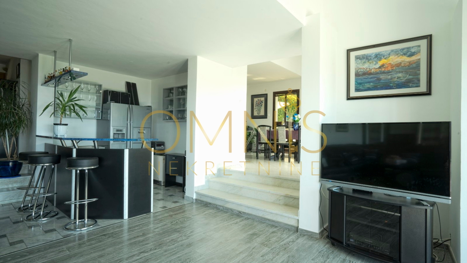 Viškovo, Saršoni - Villa with Pool and Sea View, 2 Garages, Large Yard, Garden, Orchard, for Sale!