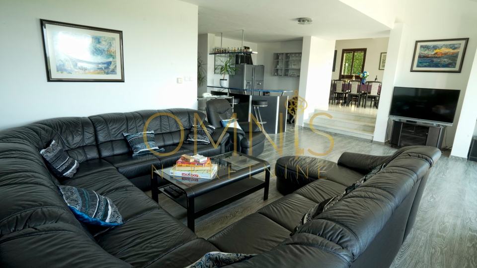 Viškovo, Saršoni - Villa with Pool and Sea View, 2 Garages, Large Yard, Garden, Orchard, for Sale!