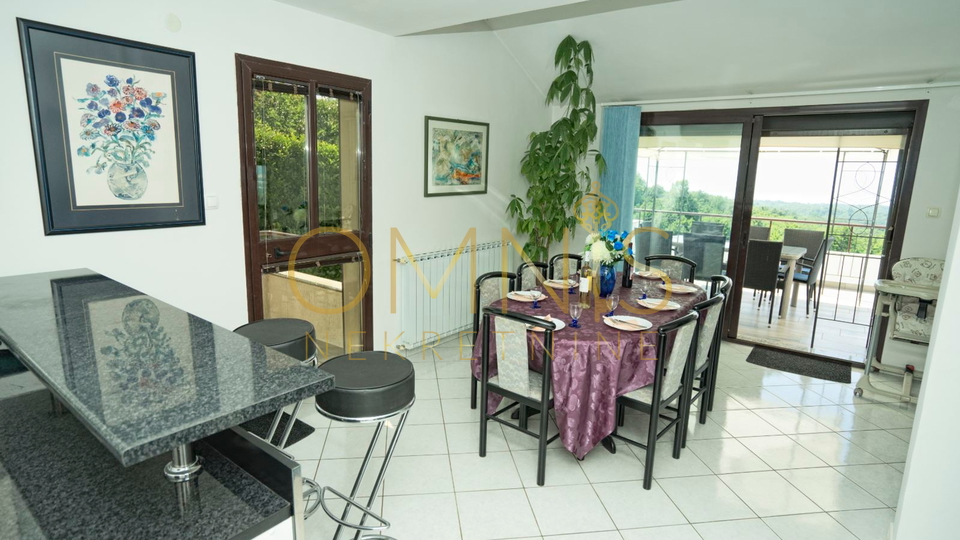 Viškovo, Saršoni - Villa with Pool and Sea View, 2 Garages, Large Yard, Garden, Orchard, for Sale!