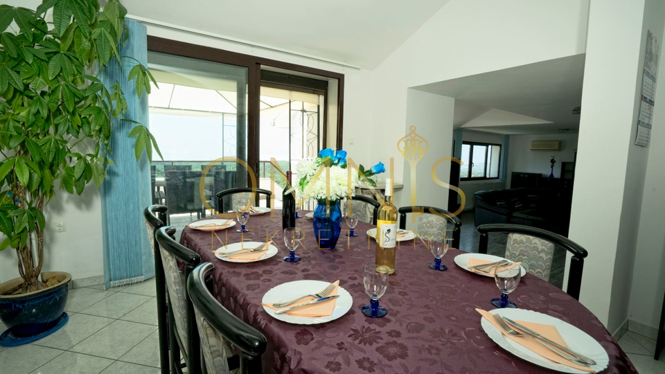 Viškovo, Saršoni - Villa with Pool and Sea View, 2 Garages, Large Yard, Garden, Orchard, for Sale!