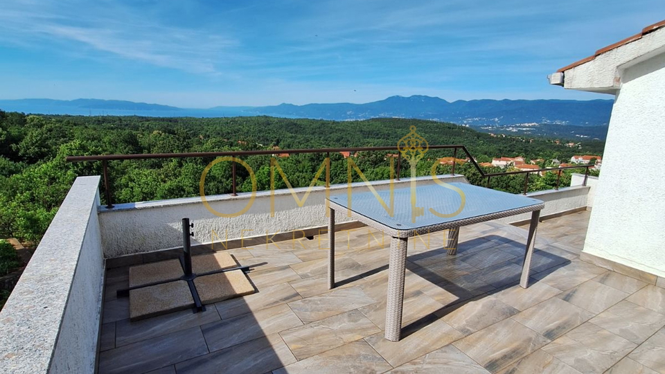 Viškovo, Saršoni - Villa with Pool and Sea View, 2 Garages, Large Yard, Garden, Orchard, for Sale!