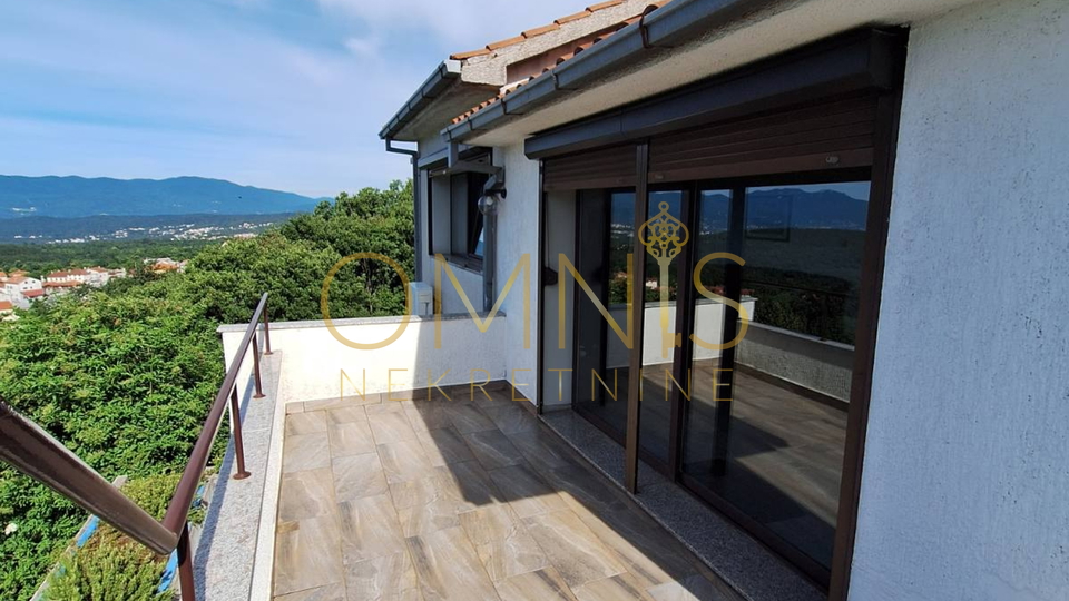 Viškovo, Saršoni - Villa with Pool and Sea View, 2 Garages, Large Yard, Garden, Orchard, for Sale!