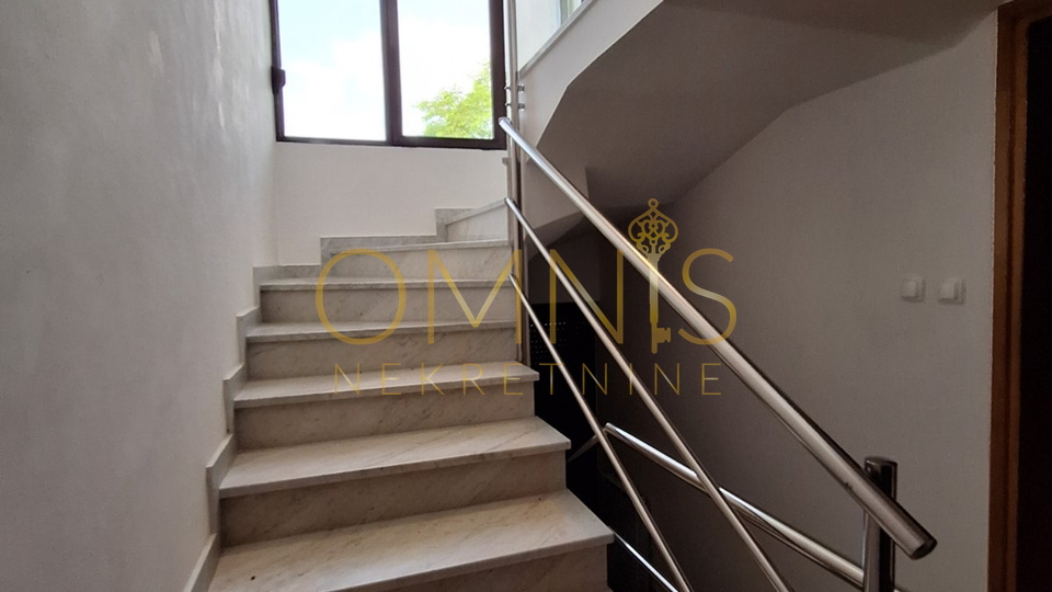 Viškovo, Saršoni - Villa with Pool and Sea View, 2 Garages, Large Yard, Garden, Orchard, for Sale!