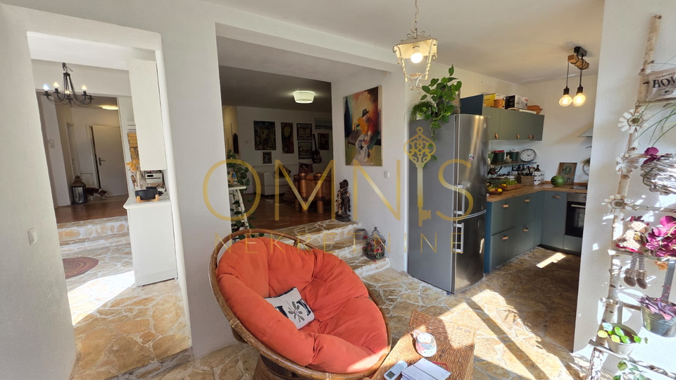 Crikvenica – 3S+ DB, 115 m², s terasom 37 m² i pogledom na more, 300 m od plaže!