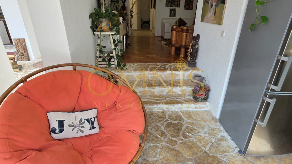 Crikvenica – 3S+ DB, 115 m², s terasom 37 m² i pogledom na more, 300 m od plaže!