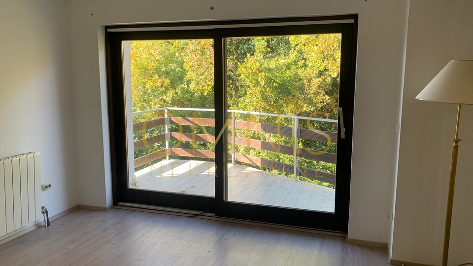 Three-room apartment Pobri, 70m², garage