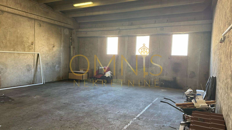 Dražice -skladišni prostor, 400 m2, najam!