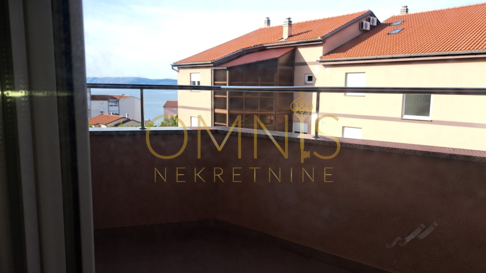 Crikvenica, apartment 100m2, 2 bedrooms + living room with dining area, 3 parking spaces, for sale!