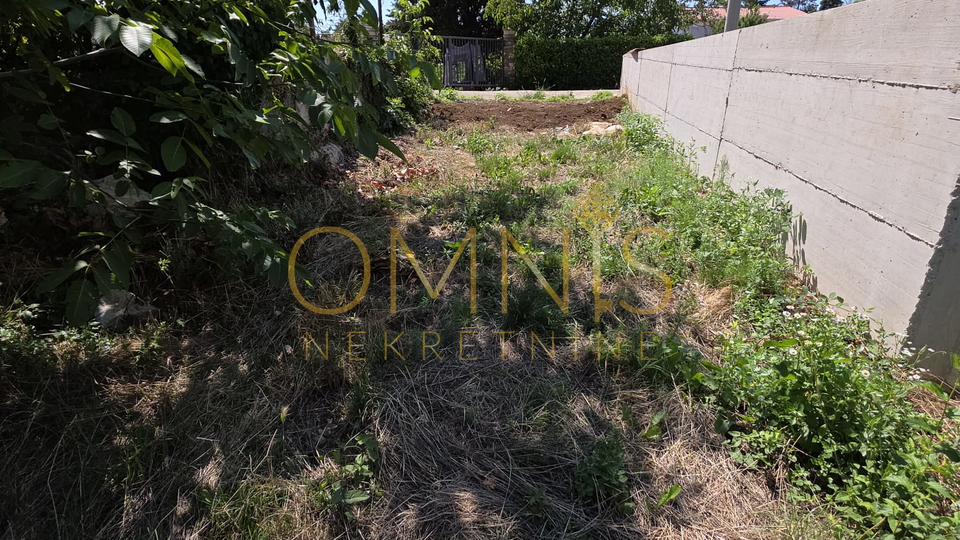 Kastav, Trinajstići -zemljište – 1195 m², građevinska zona 785 m², prodaja!