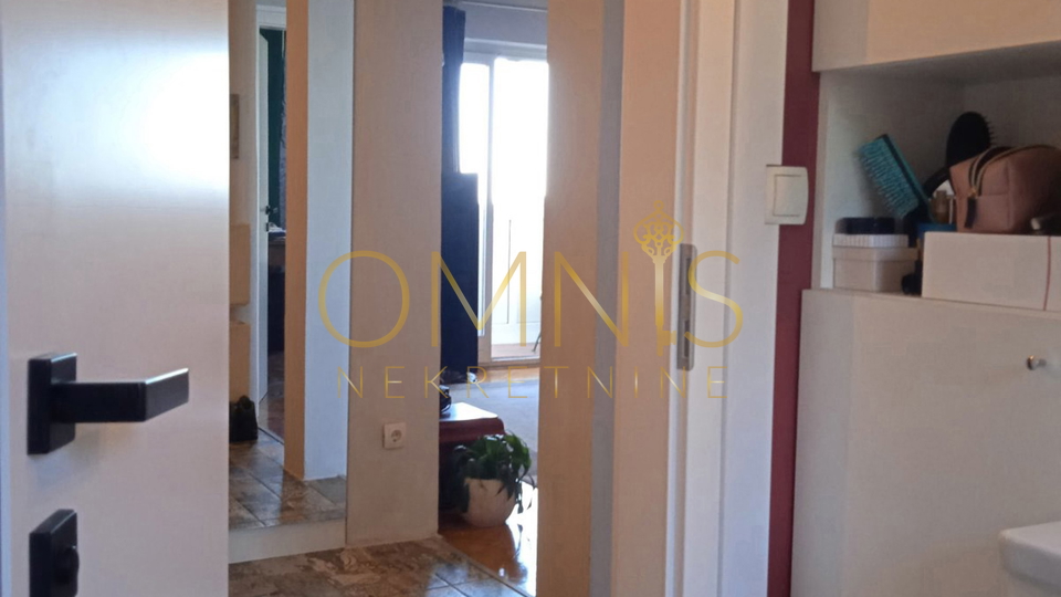 OPATIJA – Two-bedroom apartment with living room, sea view, balcony, and parking space