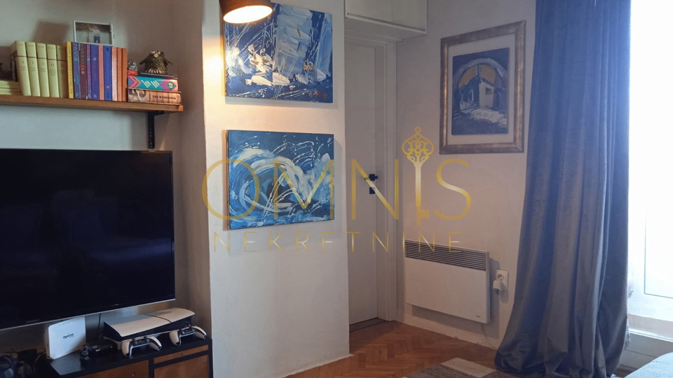 OPATIJA – Two-bedroom apartment with living room, sea view, balcony, and parking space