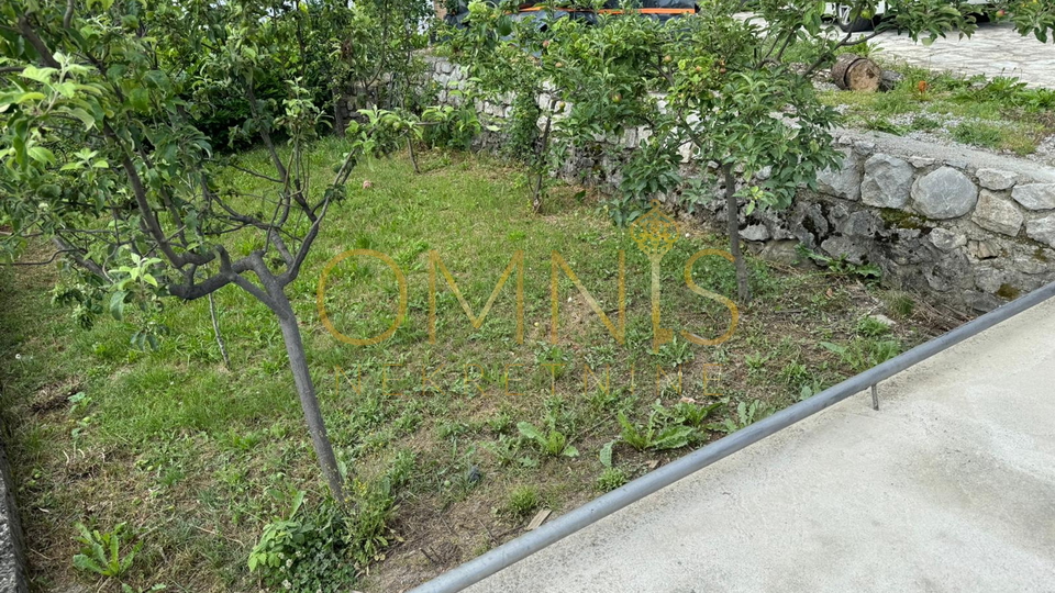 Viškovo, samostojeća kuća s okućnicom i garažom!