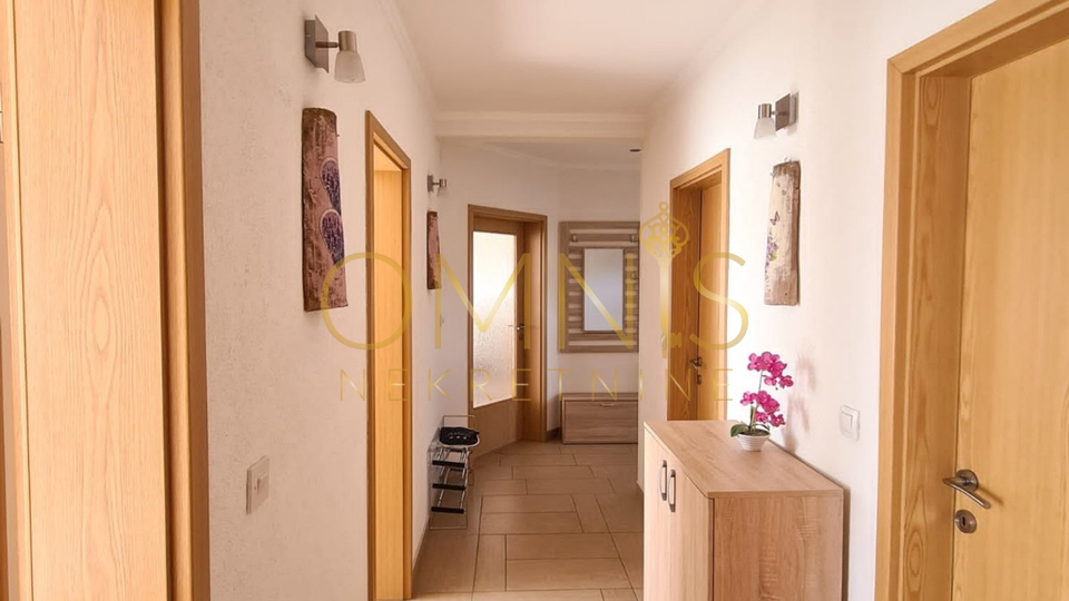Podhum -3S+DB, za 6 radnika 100 m2 s uključenim režijama, parking, najam!