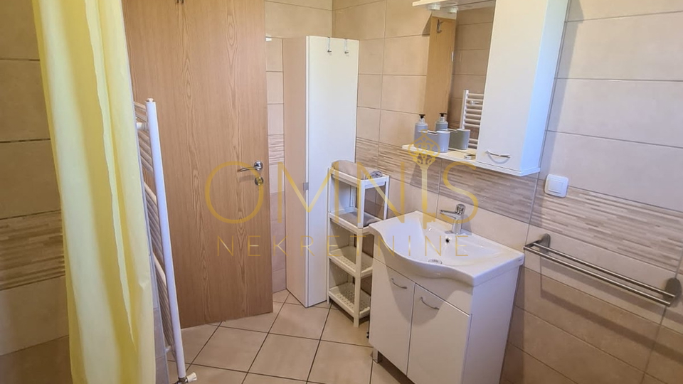 Podhum -3S+DB, za 6 radnika 100 m2 s uključenim režijama, parking, najam!