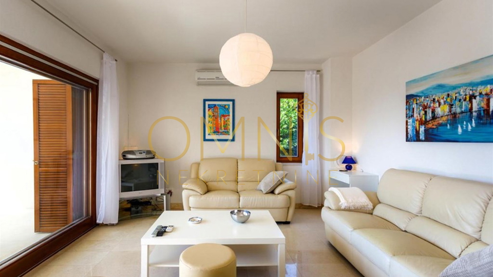 GRAD KRK – SAMOSTOJEĆA KUĆA UZ MORE I PLAŽU, 450 m²