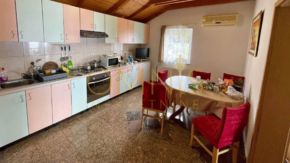 Matulji -kuća sa 6 stanova, za po 6 radnika, svi su dobrodošli, uključene režije u najam!