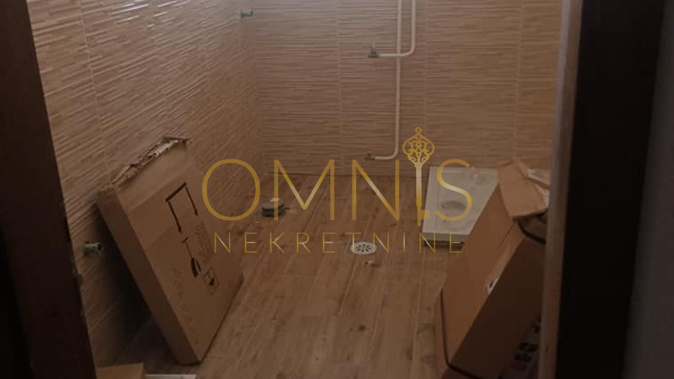 Pehlin, samostojeća kuća 580m2 + okučnica 1212m2, pogled na cijeli Kvarner, prodaja!