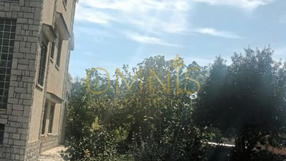 Pehlin, samostojeća kuća 580m2 + okučnica 1212m2, pogled na cijeli Kvarner, prodaja!