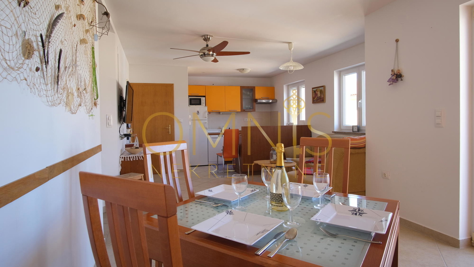 OTOK KRK – KLIMNO, trosoban apartman 60 m² s pogledom na more, 300 m od plaže