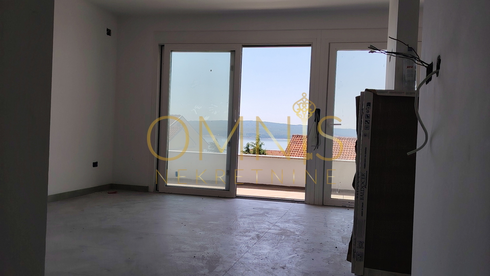 Stan s pogledom na more i velikim balkonima – 126 m²