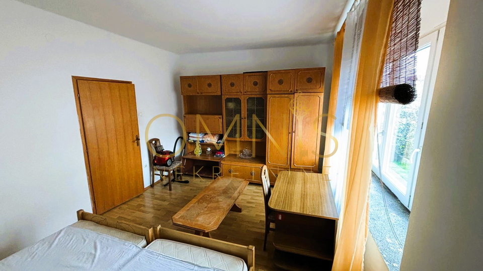 Novi Vinodolski – Prostrani stan od 80 m² s parkirnim mjestom