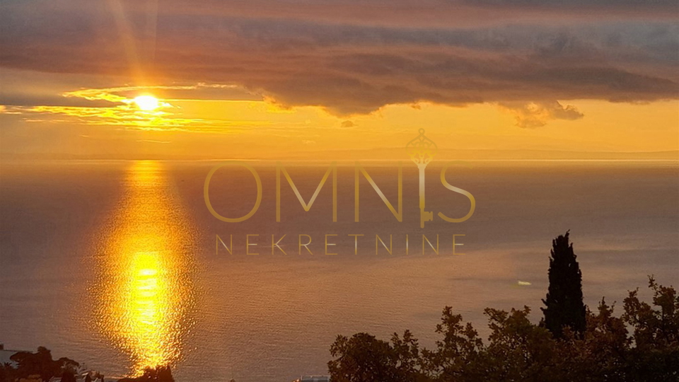 OPATIJA – Two-bedroom apartment with living room, sea view, balcony, and parking space