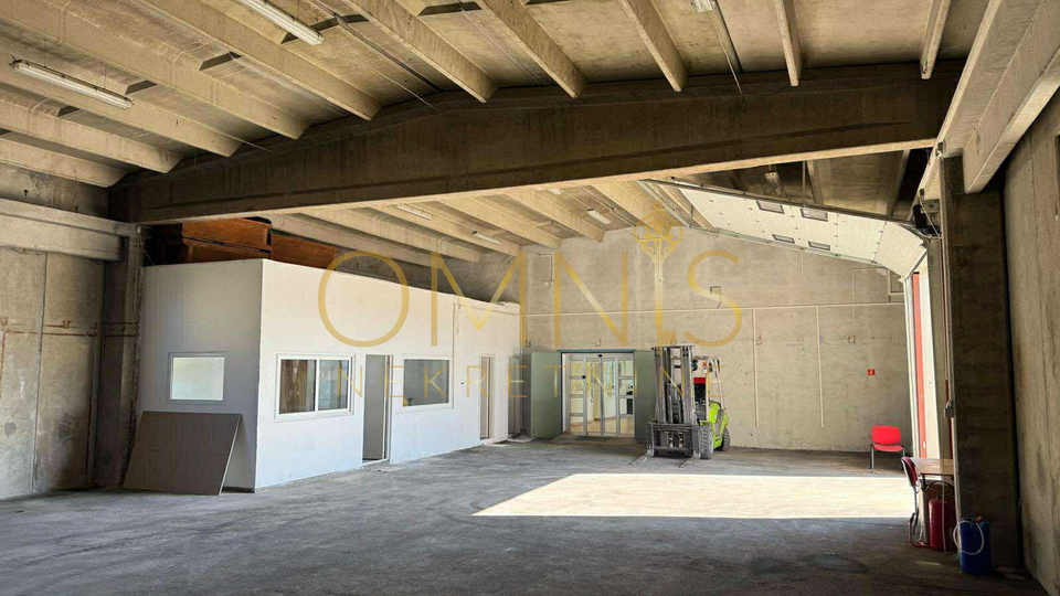 Dražice -skladišni prostor, 400 m2, najam!