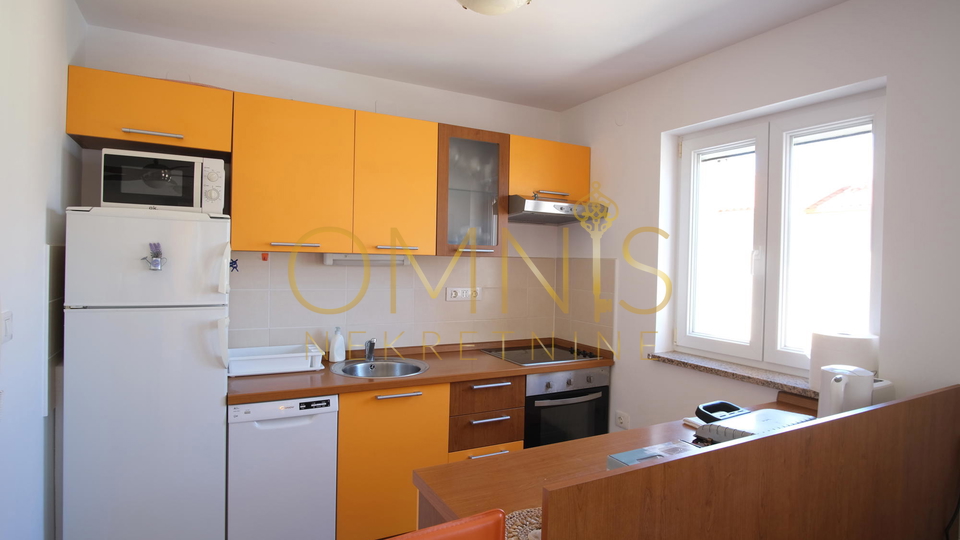OTOK KRK – KLIMNO, trosoban apartman 60 m² s pogledom na more, 300 m od plaže