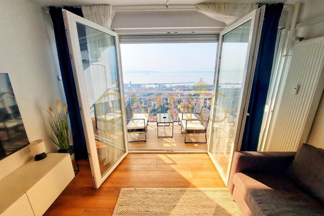 Potpuno renoviran i moderno uređen stan na Rastočinama