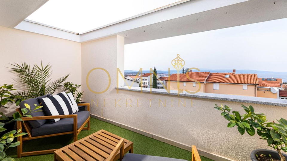 OTOK KRK, MALINSKA- prekrasno uređena dvojna kuća na odličnoj lokaciji!!