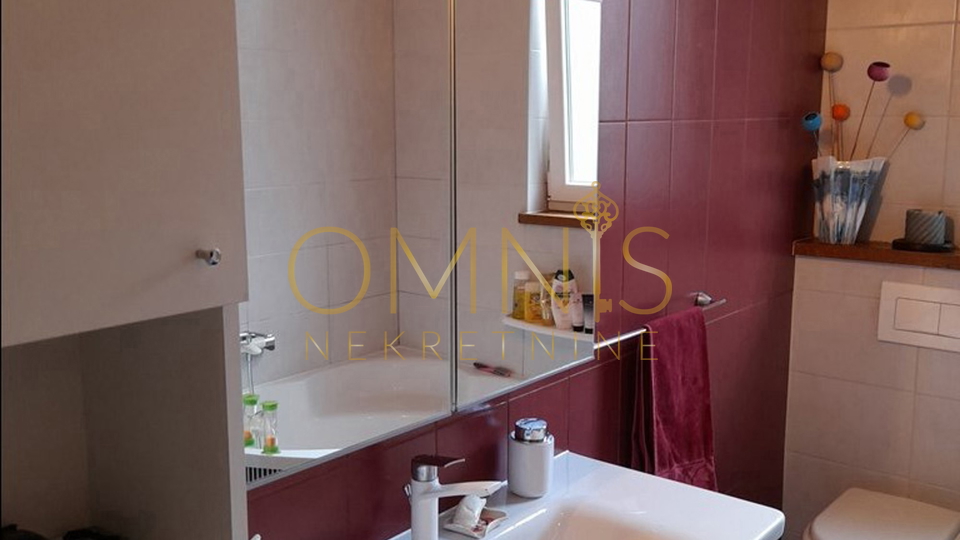 OPATIJA – Two-bedroom apartment with living room, sea view, balcony, and parking space