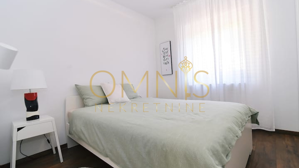 Kostrena, 3S stan s terasom i vrtom 106 m2