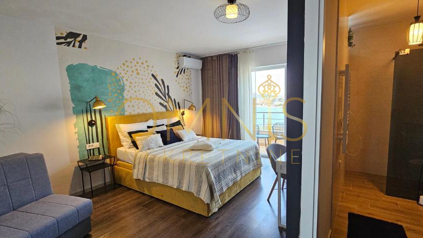 PAG – OBITELJSKI HOTEL 50 m OD MORA! 600 m² – IZVRSNA INVESTICIJA