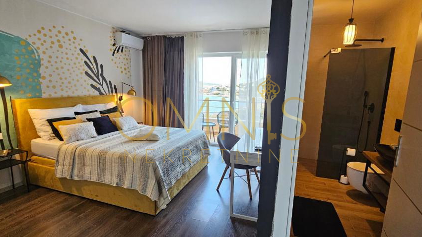 PAG – OBITELJSKI HOTEL 50 m OD MORA! 600 m² – IZVRSNA INVESTICIJA