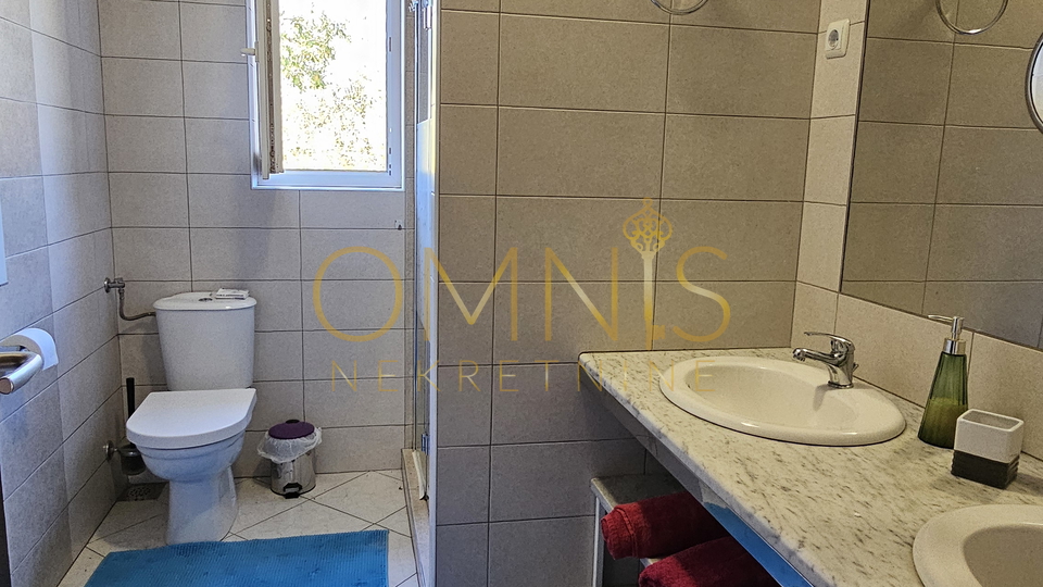 Brešca -kuća s 5 stambenih jedinica, okućnica, parking, prodaja!