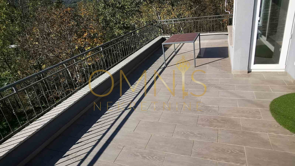 Brešca -kuća s 5 stambenih jedinica, okućnica, parking, prodaja!