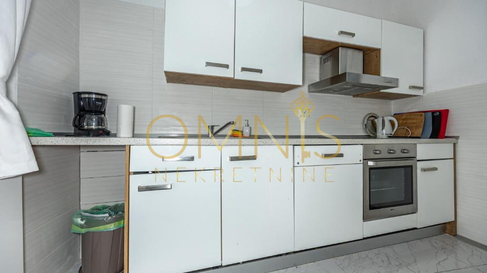 NOVOUREĐENA KUĆA SA STUDIO APARTMANOM U CENTRU CRIKVENICE