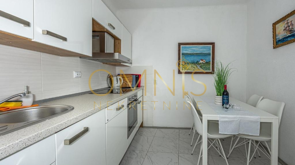 NOVOUREĐENA KUĆA SA STUDIO APARTMANOM U CENTRU CRIKVENICE