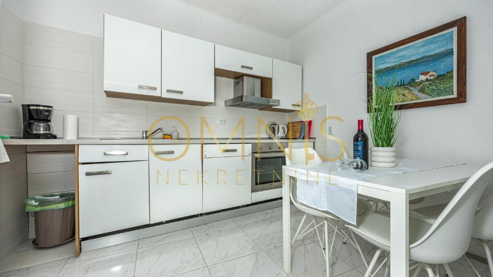 NOVOUREĐENA KUĆA SA STUDIO APARTMANOM U CENTRU CRIKVENICE