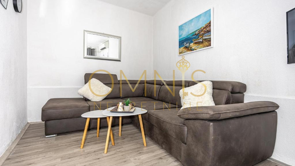 NOVOUREĐENA KUĆA SA STUDIO APARTMANOM U CENTRU CRIKVENICE