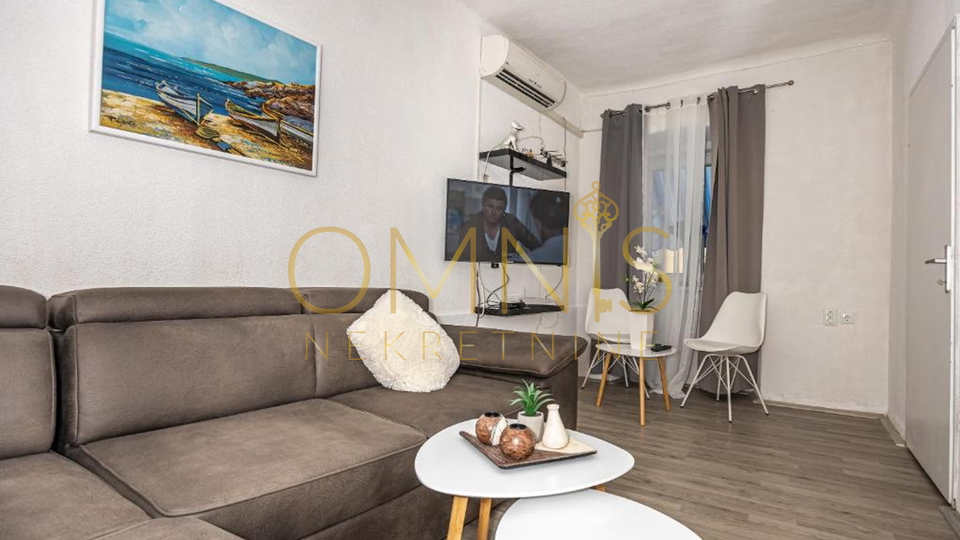 NOVOUREĐENA KUĆA SA STUDIO APARTMANOM U CENTRU CRIKVENICE