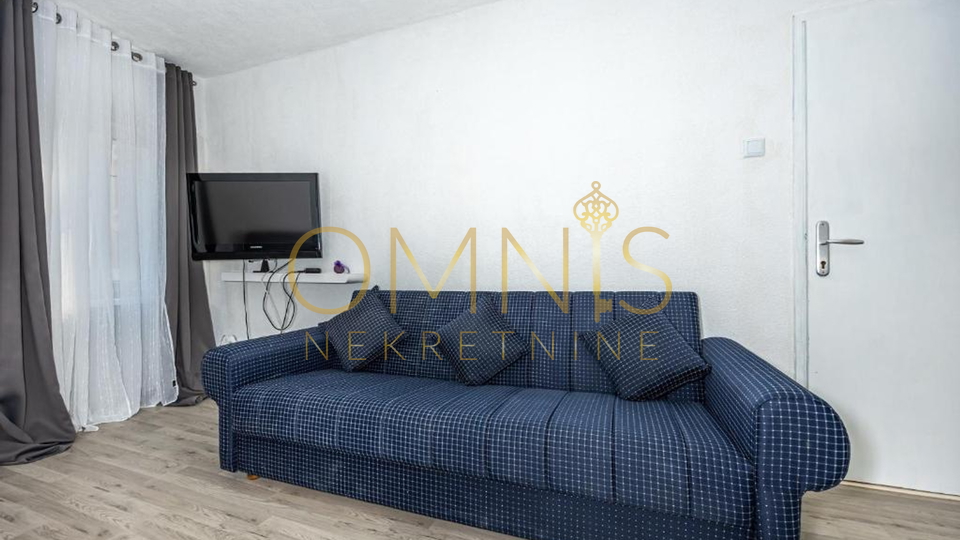 NOVOUREĐENA KUĆA SA STUDIO APARTMANOM U CENTRU CRIKVENICE