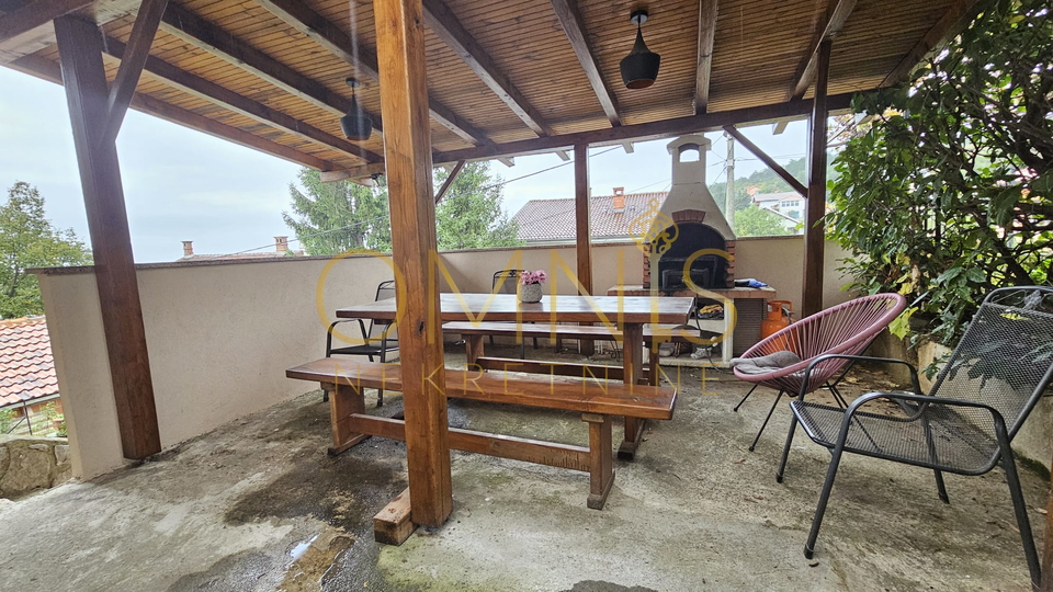 Viškovo, Marčelji, stan s garažom i  velikom okućnicom!