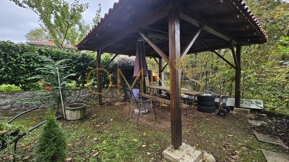 Viškovo, Marčelji, stan s garažom i  velikom okućnicom!